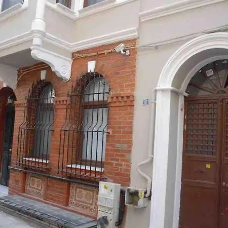 Ozcans Sururi Pera Flats 8 דירה