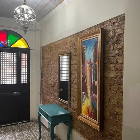 Ozcans Sururi Pera Flats 8 דירה *